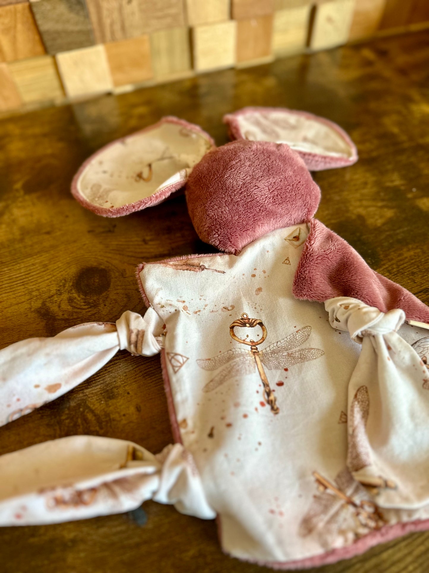 Doudous Voili & Voilou Clés magique rose poudré – Compagnons faits main pour petits aventuriers