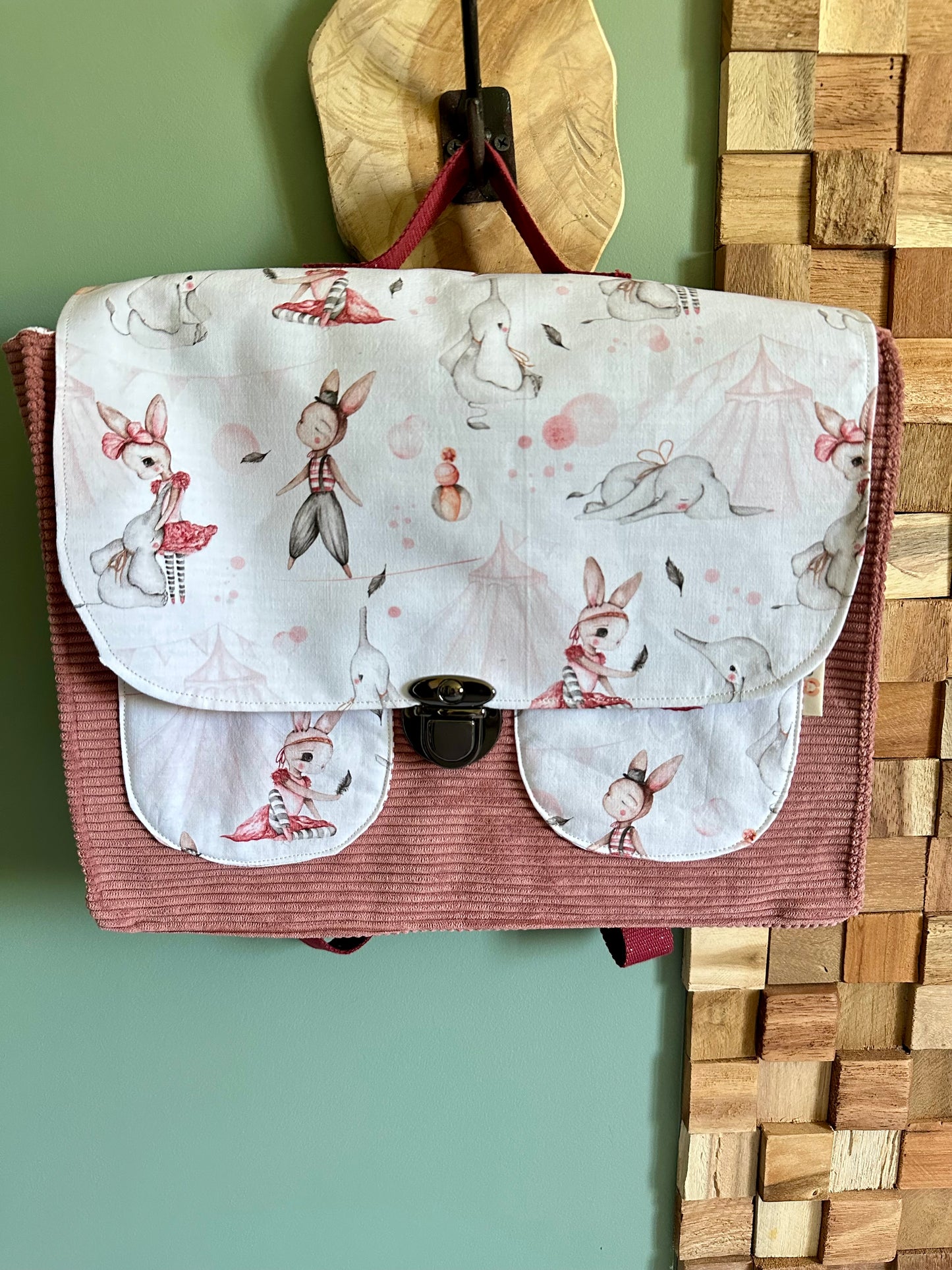 Cartable maternelle vintage lapin plume rose – Pièce unique fait main (3-5 ans)