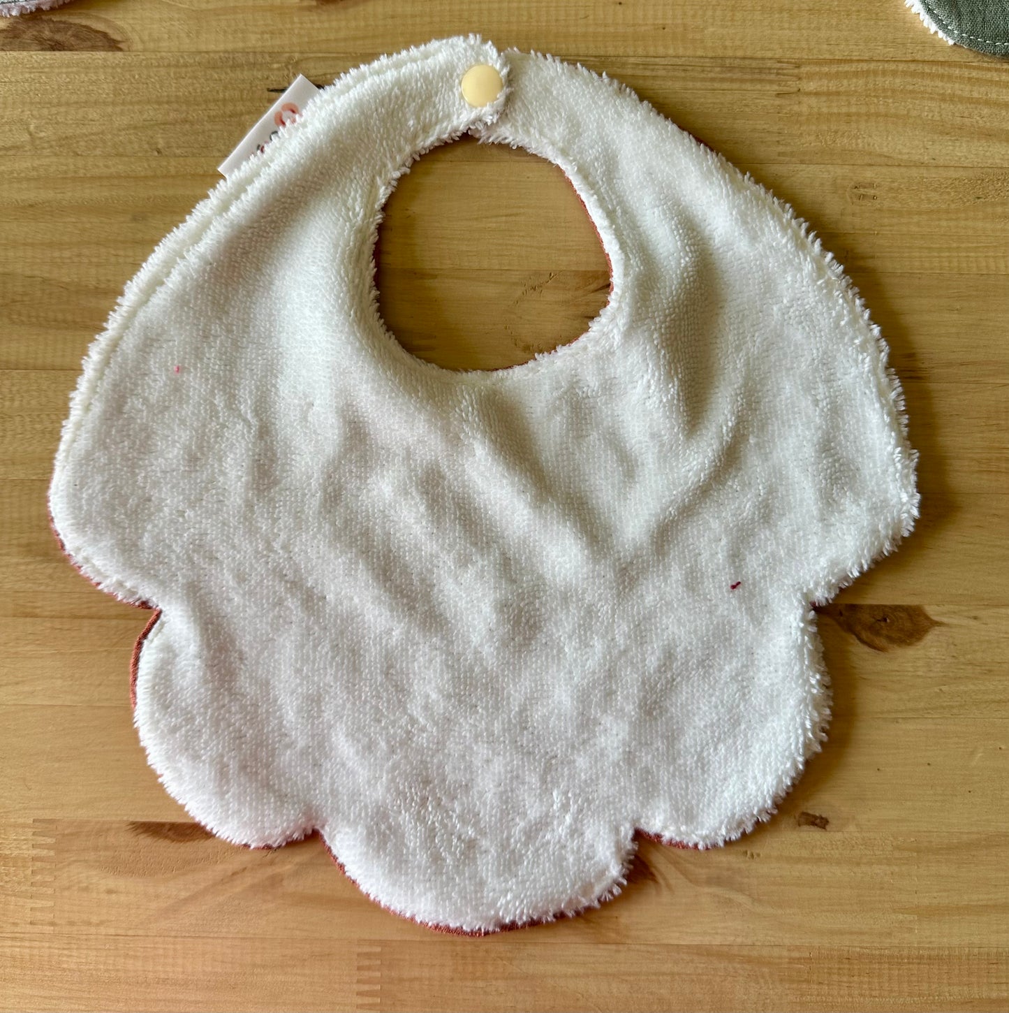Bavoir bébé nuage – Gaze de coton terracotta & éponge bambou