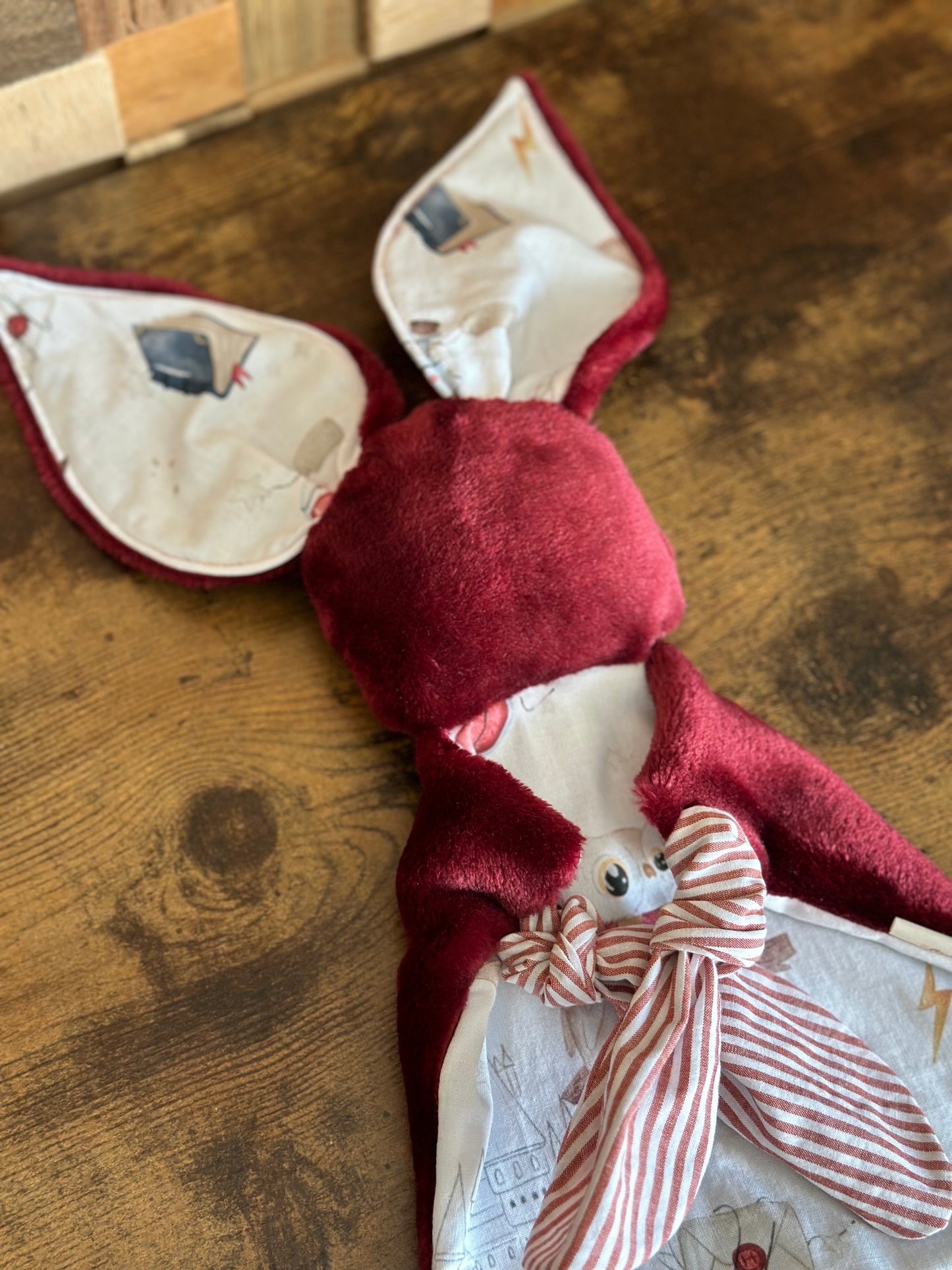 Doudous Voili & Voilou Monde magique rouge – Compagnons faits main pour petits aventuriers