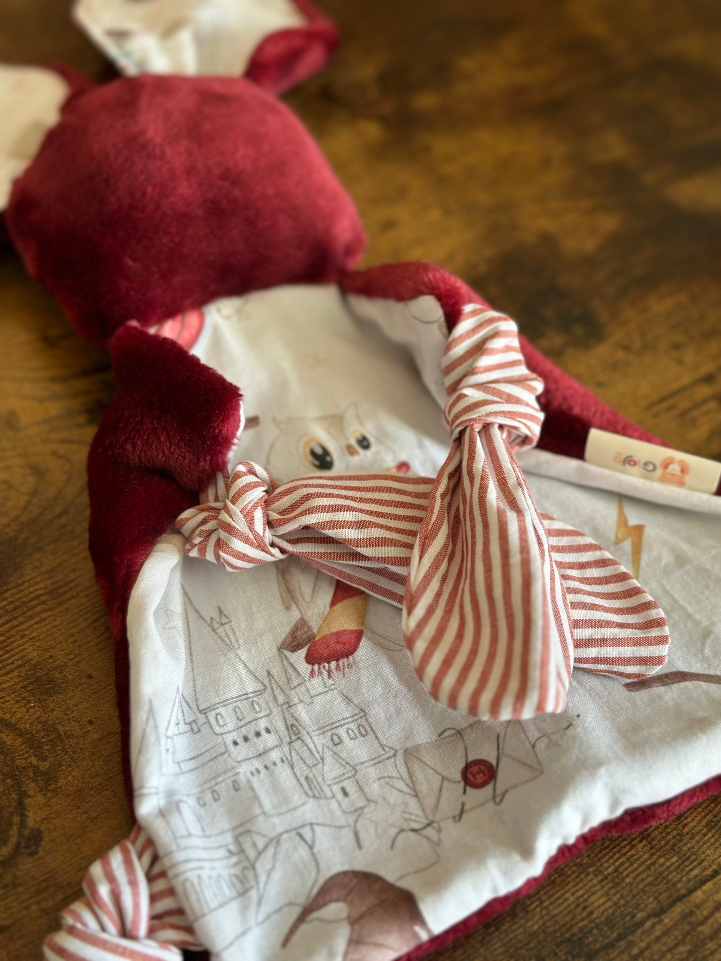 Doudous Voili & Voilou Monde magique rouge – Compagnons faits main pour petits aventuriers