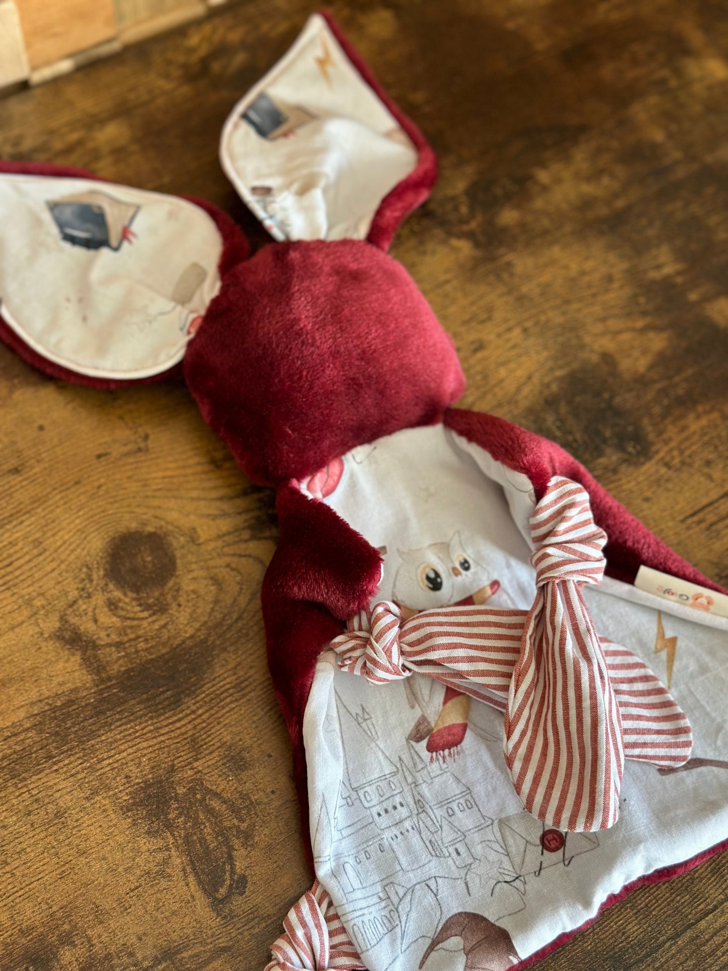 Doudous Voili & Voilou Monde magique rouge – Compagnons faits main pour petits aventuriers