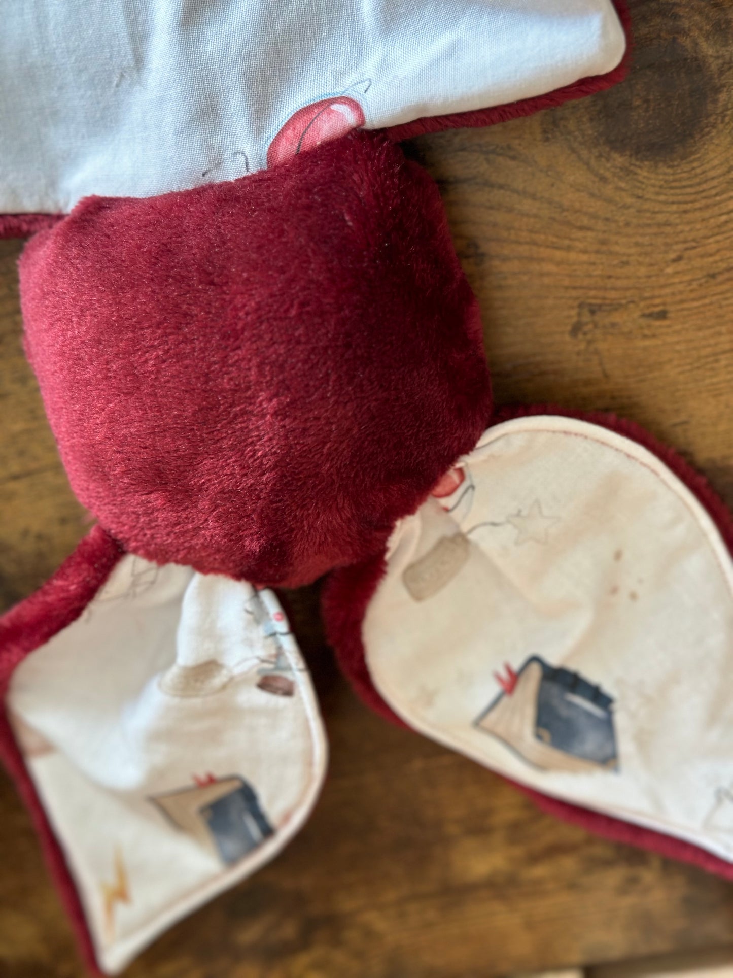 Doudous Voili & Voilou Monde magique rouge – Compagnons faits main pour petits aventuriers