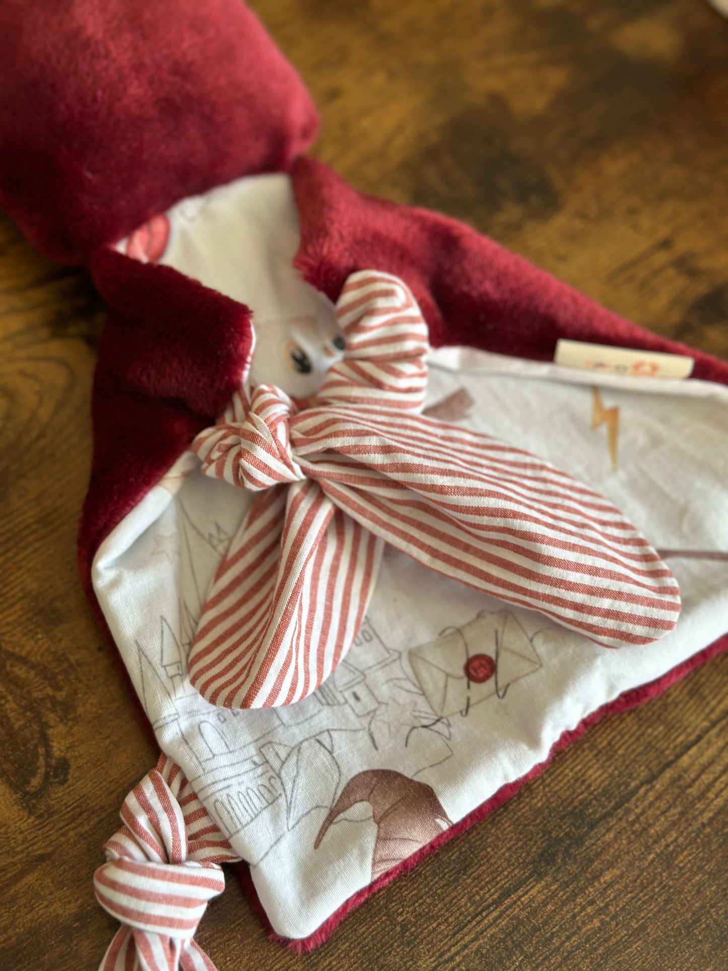 Doudous Voili & Voilou Monde magique rouge – Compagnons faits main pour petits aventuriers