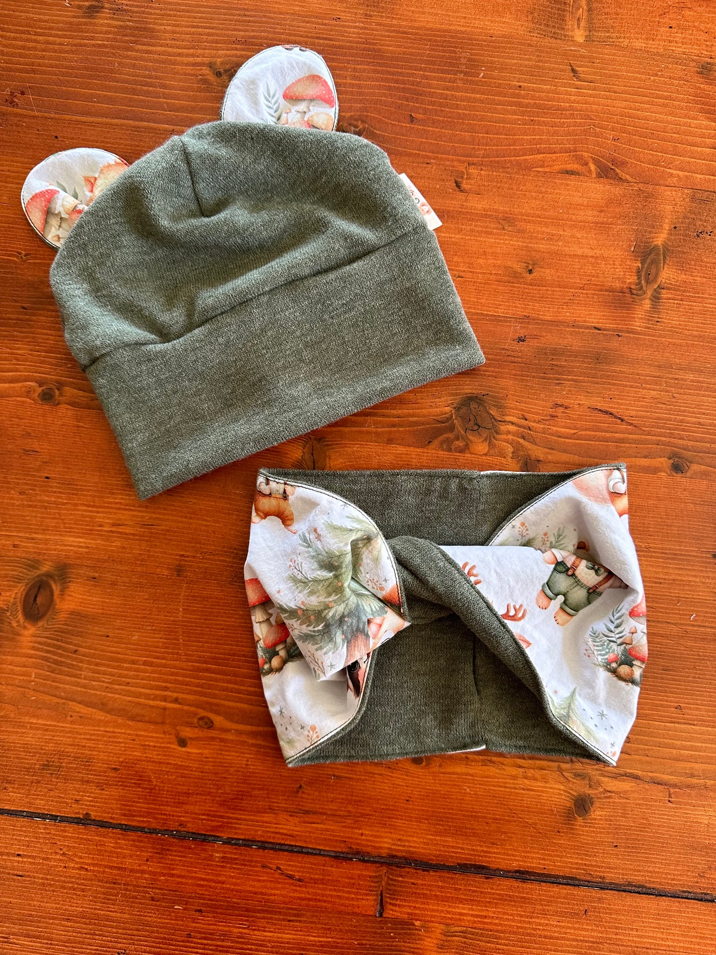 Green Autumn Hat & Snood