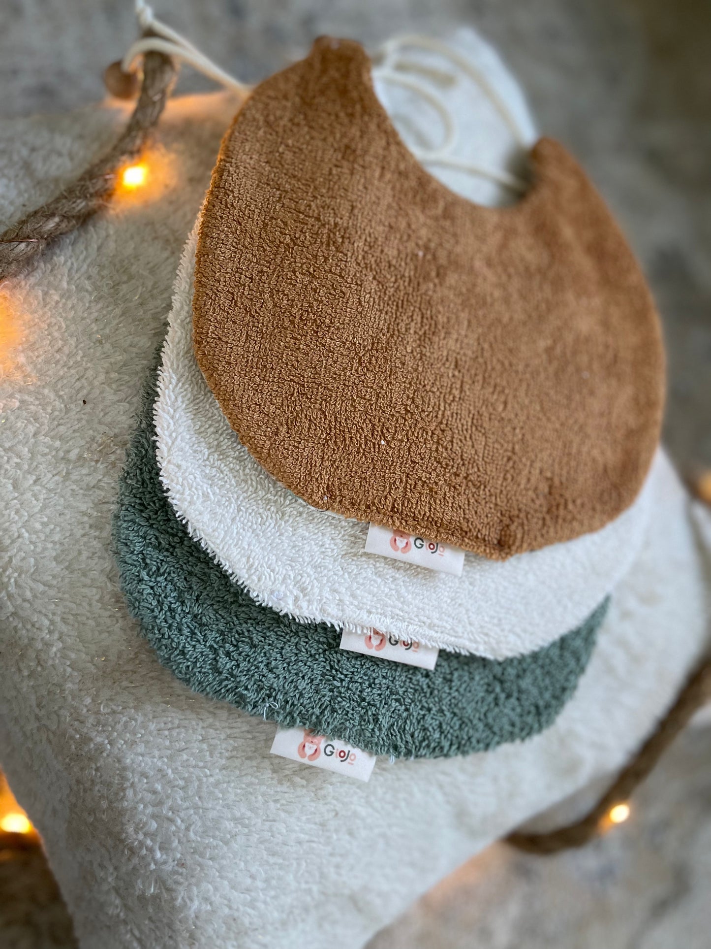 Bavoir bébé à cordon Animaux savanane caramel – Vintage, doux et absorbant de 0 à 4 ans