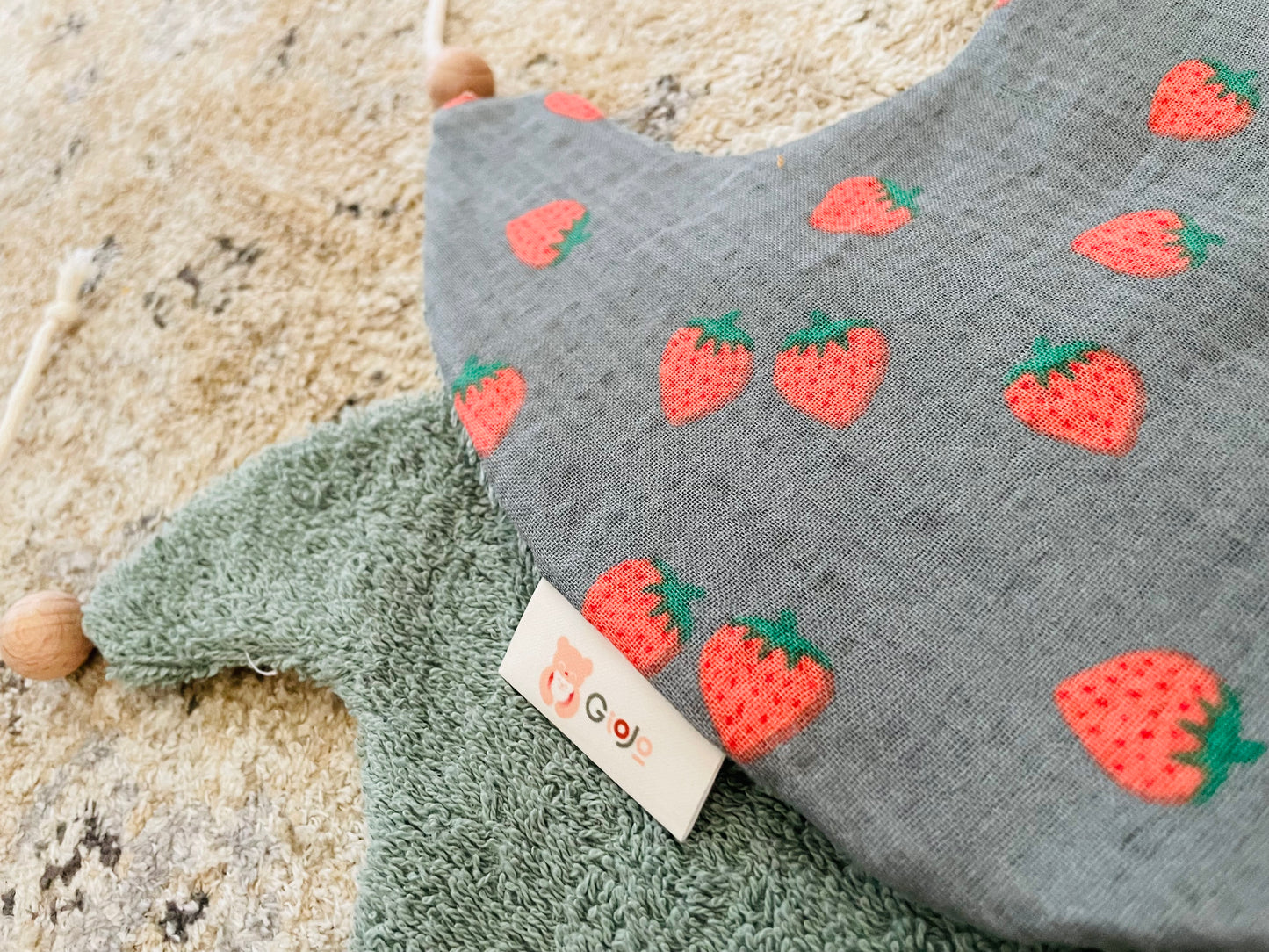 Bavoir cordon Fraise