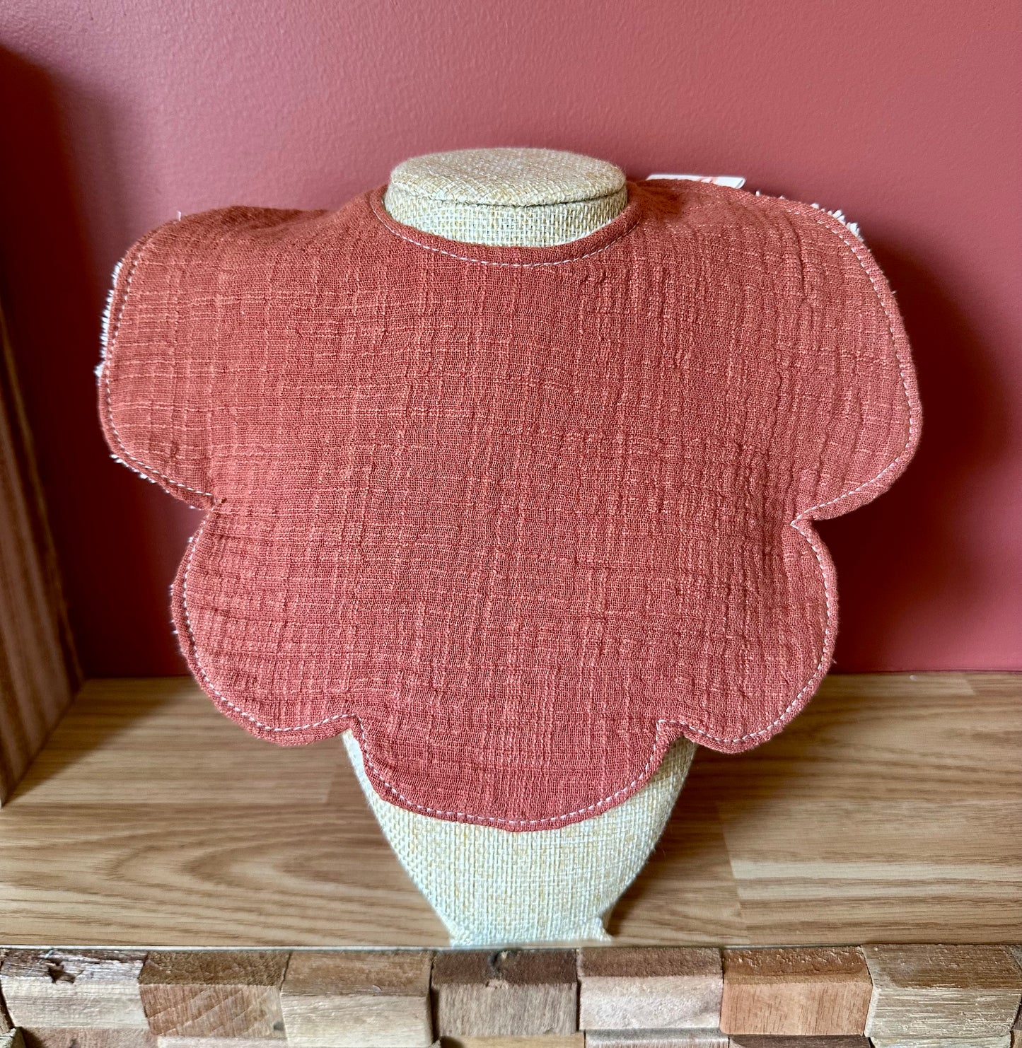 Bavoir bébé nuage – Gaze de coton terracotta & éponge bambou