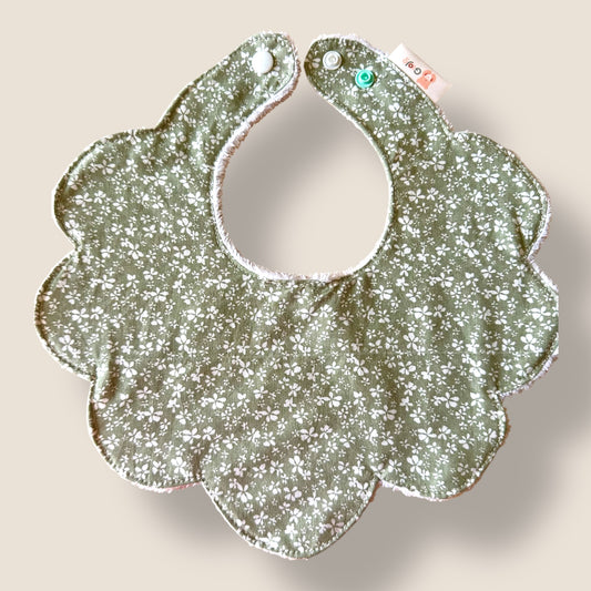 Bavoir bébé fleur – Tissu éponge bambou & motif fleur Romarin