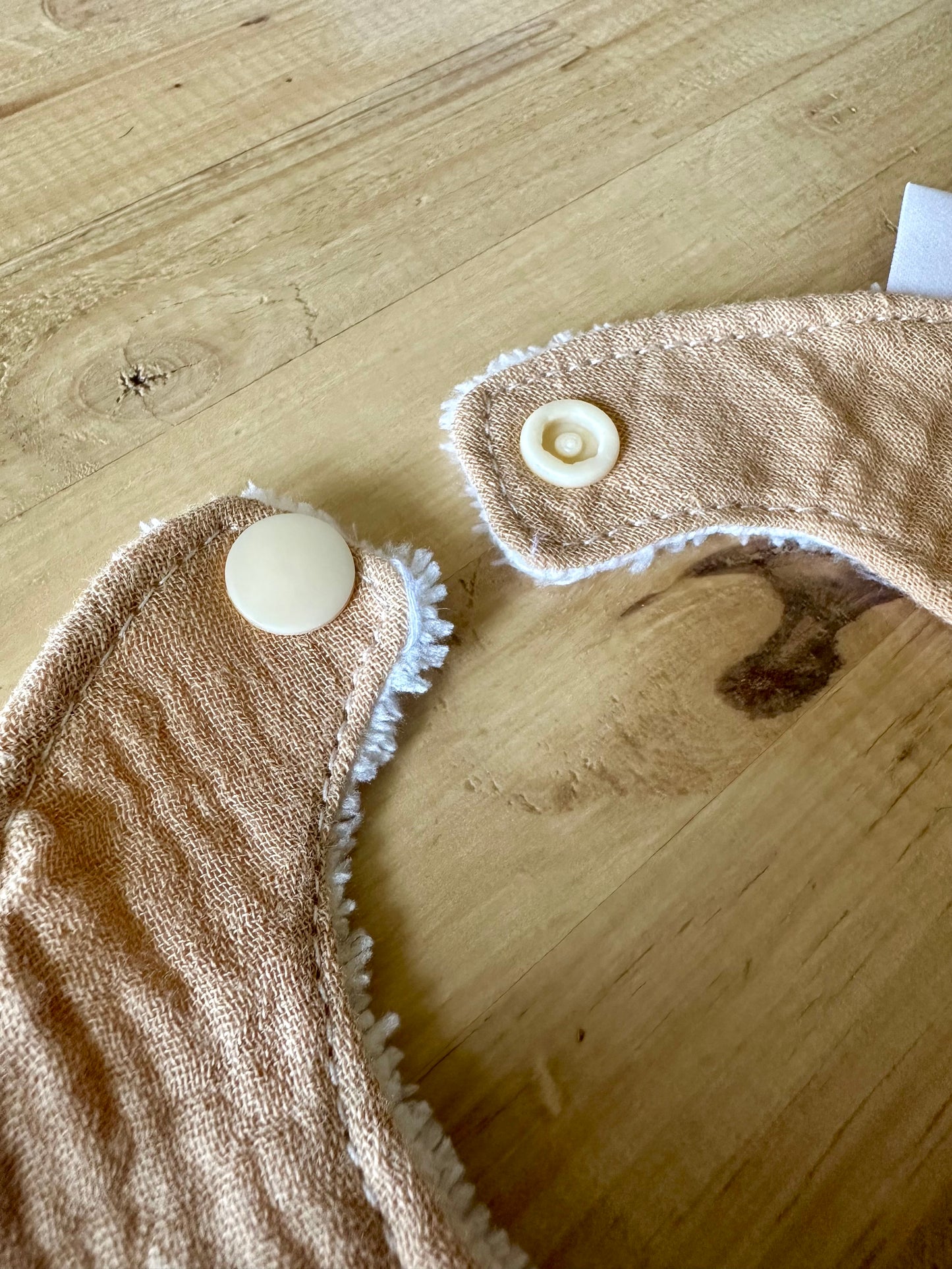 Bavoir bébé nuage – Gaze de coton jaune moutarde & éponge bambou