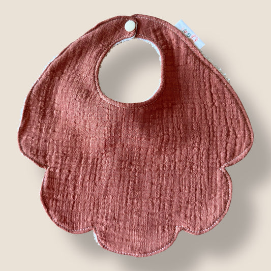 Bavoir bébé nuage – Gaze de coton terracotta & éponge bambou